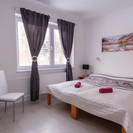 Zarra Apartahotel