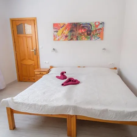 Zarra Apartahotel